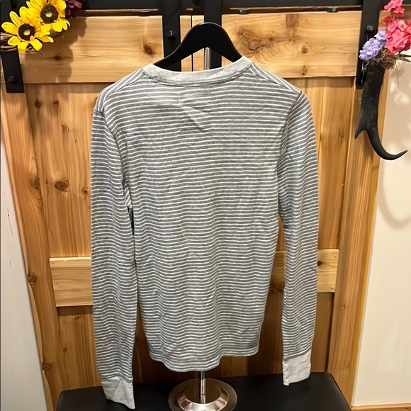 Hollister Men's Long Sleeve Tee in Gray and White - Picture 7 of 9